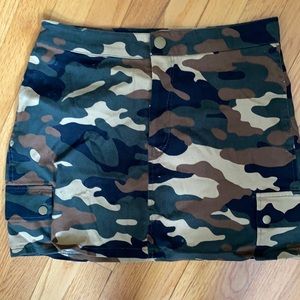 Camo mini skirt